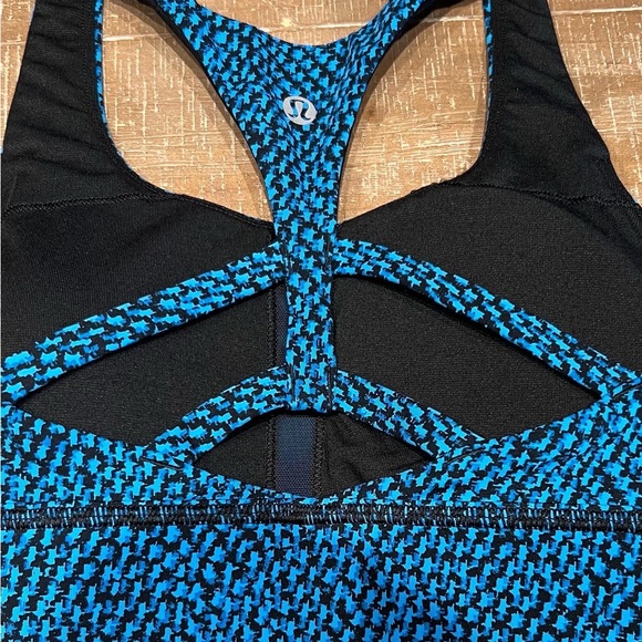 💙Lululemon Circuit Breaker Bra
Scatter Star Beach Blanket Blue Black Sz 4 - Picture 4 of 8